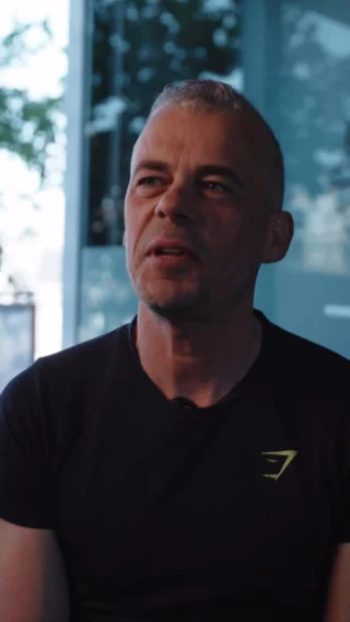 TESTIMONIALS

Het draait niet alleen om harder trainen, maar vooral om blijven opdagen en de juiste trigger vinden. Iedereen is weer anders en iedereen vraagt weer een andere aanpak.

Wat mij energie geeft is om mensen te zien groeien zowel fysiek als mentaal. Mooi om even stil te staan bij alle progressie die is geboekt. 

deze testimonials laten zien wat er mogelijk is met de juiste begeleiding. 🔥

Trots op iedereen die deze stappen heeft gezet.
Jouw doel kan de volgende zijn. 👊

📍 Dordrecht
🌐 Boek een gratis proefles via:
Kolsteren Sportcoaching￼

#testimonial #transformatie #personaltraining #personaltrainerdordrecht#dordrechtgym